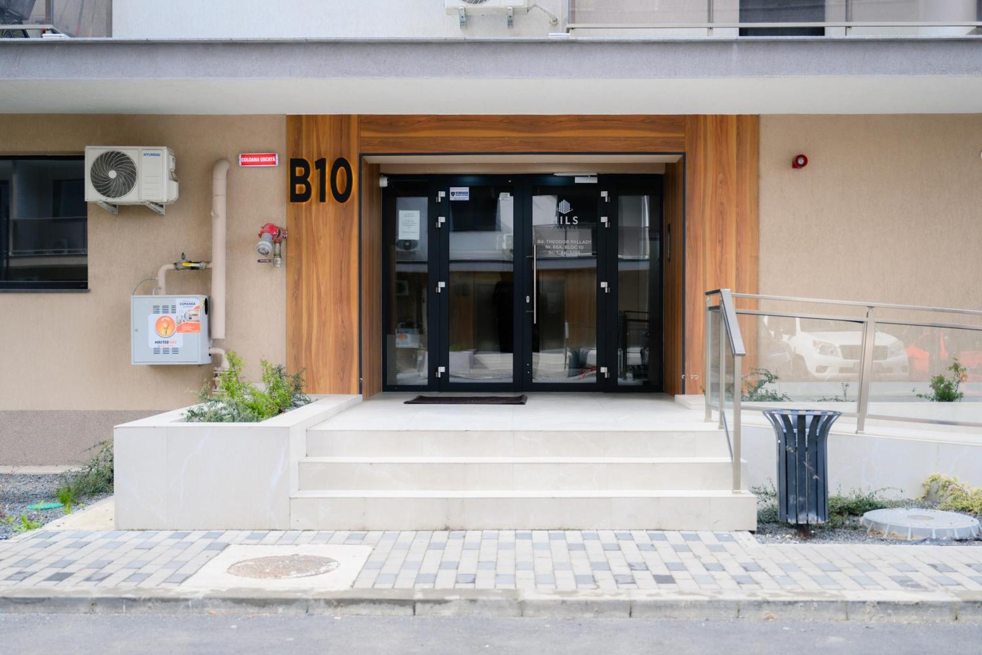Charming Hideaway Inspired By El Profesor'S Intrigue Apartment Bucharest Luaran gambar